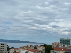 Makarska-CENTAR-stan 100 m od plaže !! Pogled na more i parking !